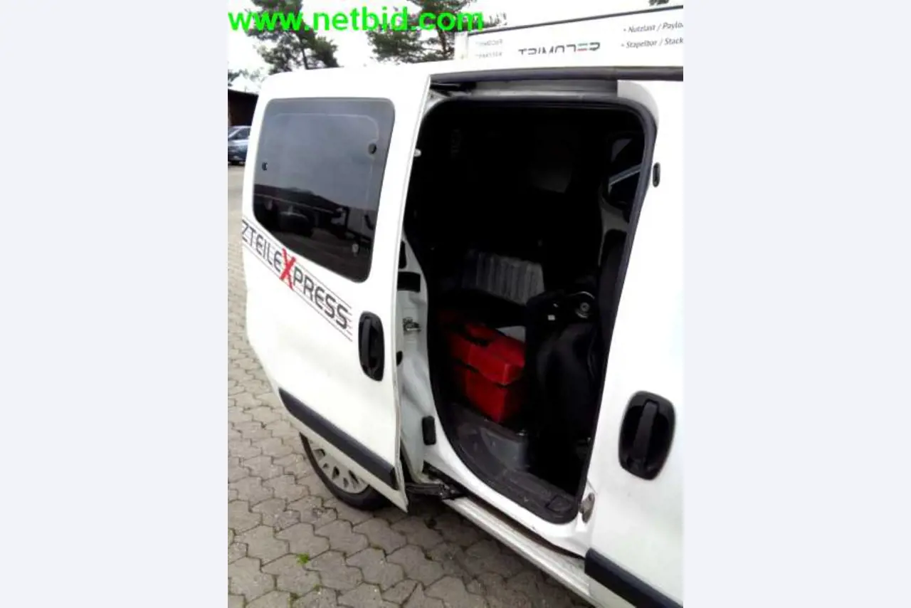 Equipamento operacional e comercial bem conservado da empresa de serviços e reparação de camiões industriais e de movimentação de contentores<br>-8