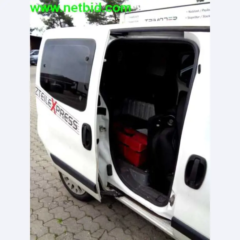 Equipamento operacional e comercial bem conservado da empresa de serviços e reparação de camiões industriais e de movimentação de contentores<br>-8