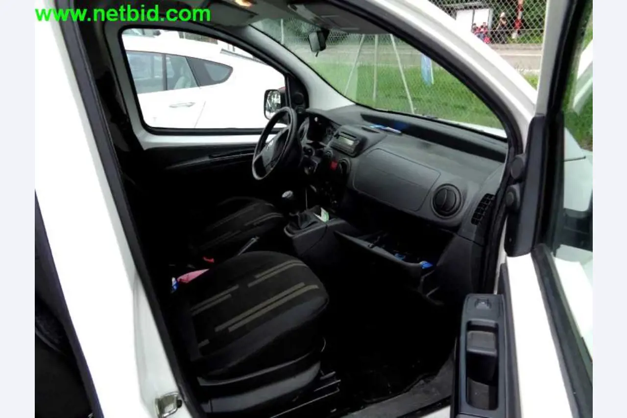 Equipamento operacional e comercial bem conservado da empresa de serviços e reparação de camiões industriais e de movimentação de contentores<br>-9