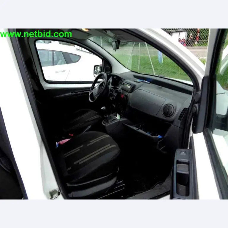 Equipamento operacional e comercial bem conservado da empresa de serviços e reparação de camiões industriais e de movimentação de contentores<br>-9