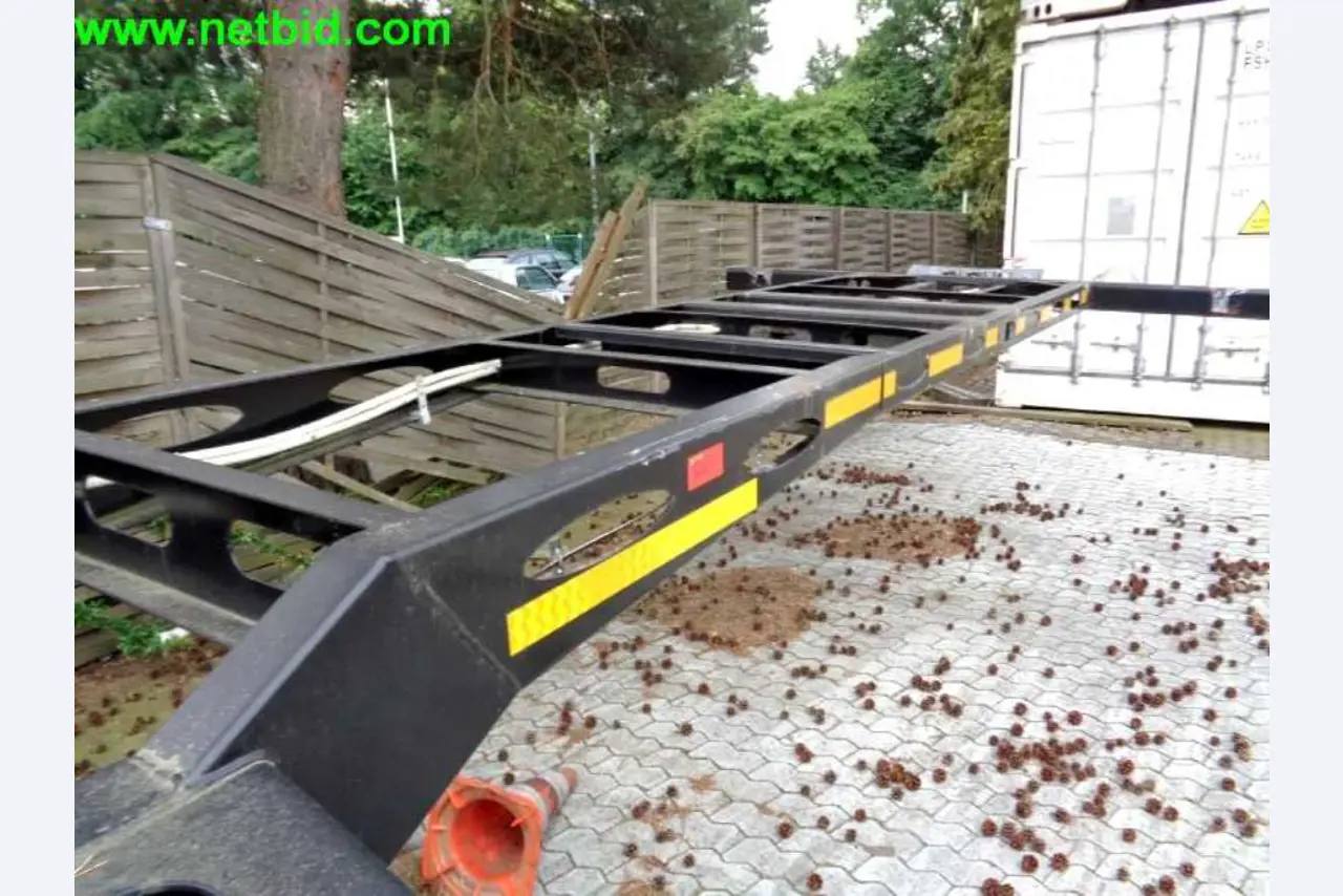 operating and office equipment from a service and repair company for industrial trucks and container handling<br>-2