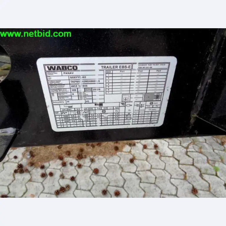 operating and office equipment from a service and repair company for industrial trucks and container handling<br>-3