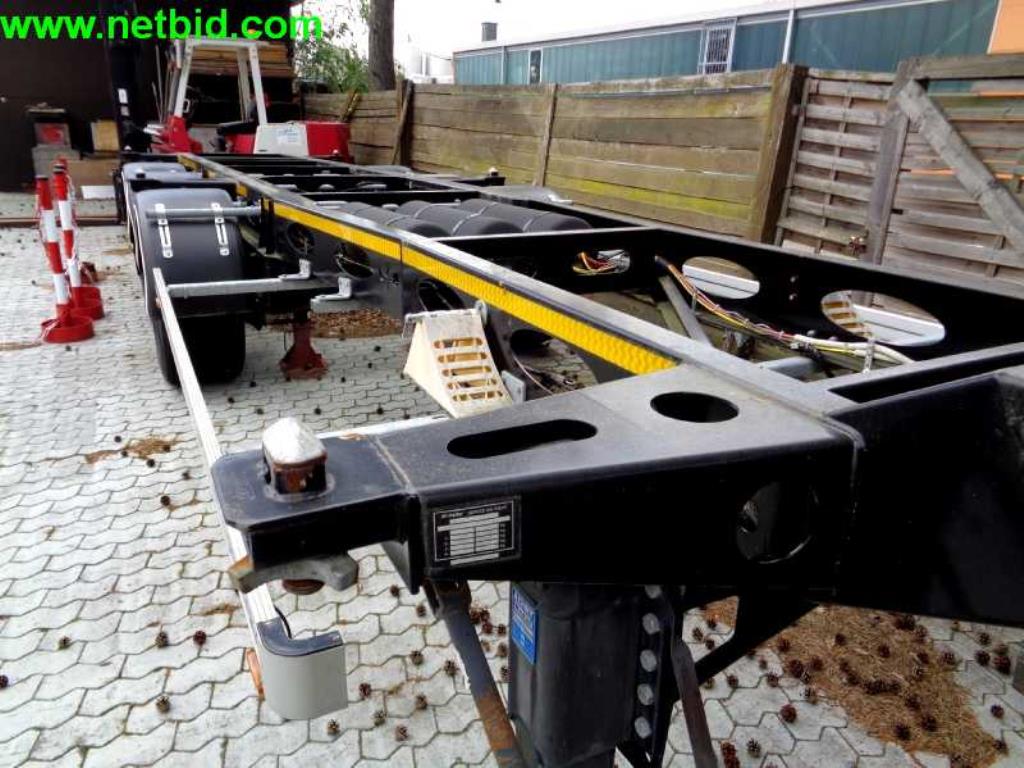 operating and office equipment from a service and repair company for industrial trucks and container handling<br>-4