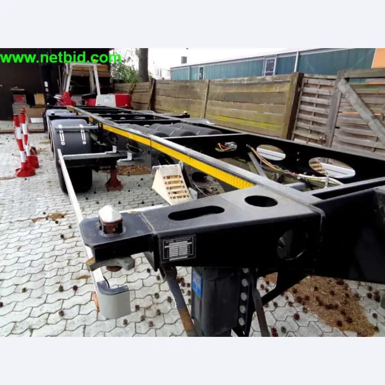 operating and office equipment from a service and repair company for industrial trucks and container handling<br>-4