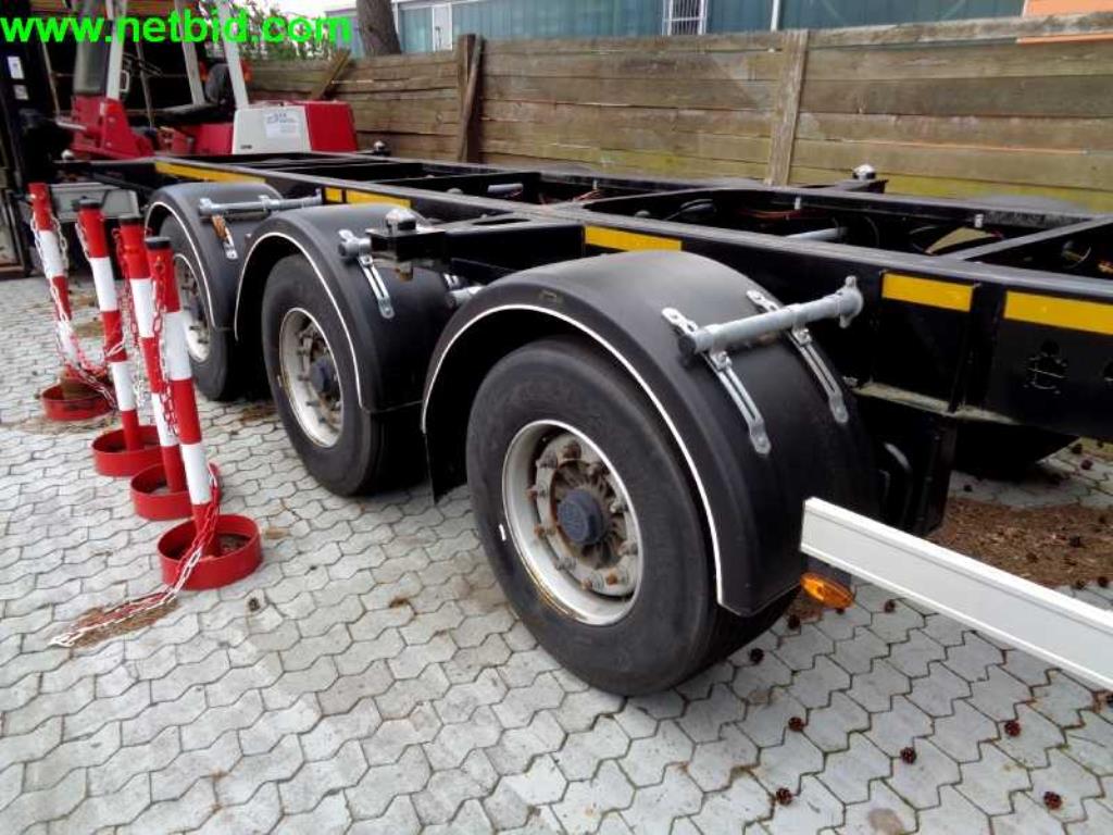 operating and office equipment from a service and repair company for industrial trucks and container handling<br>-5