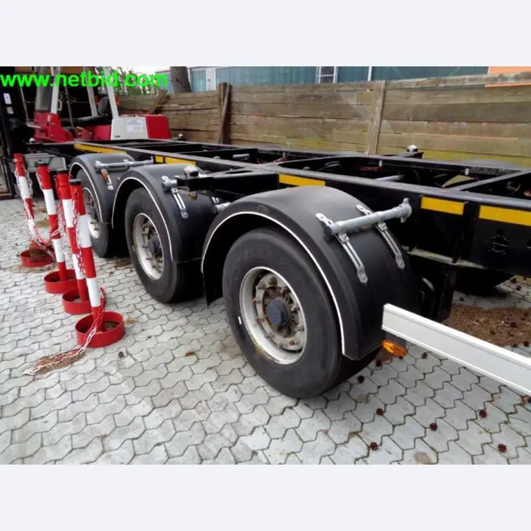 operating and office equipment from a service and repair company for industrial trucks and container handling<br>-5