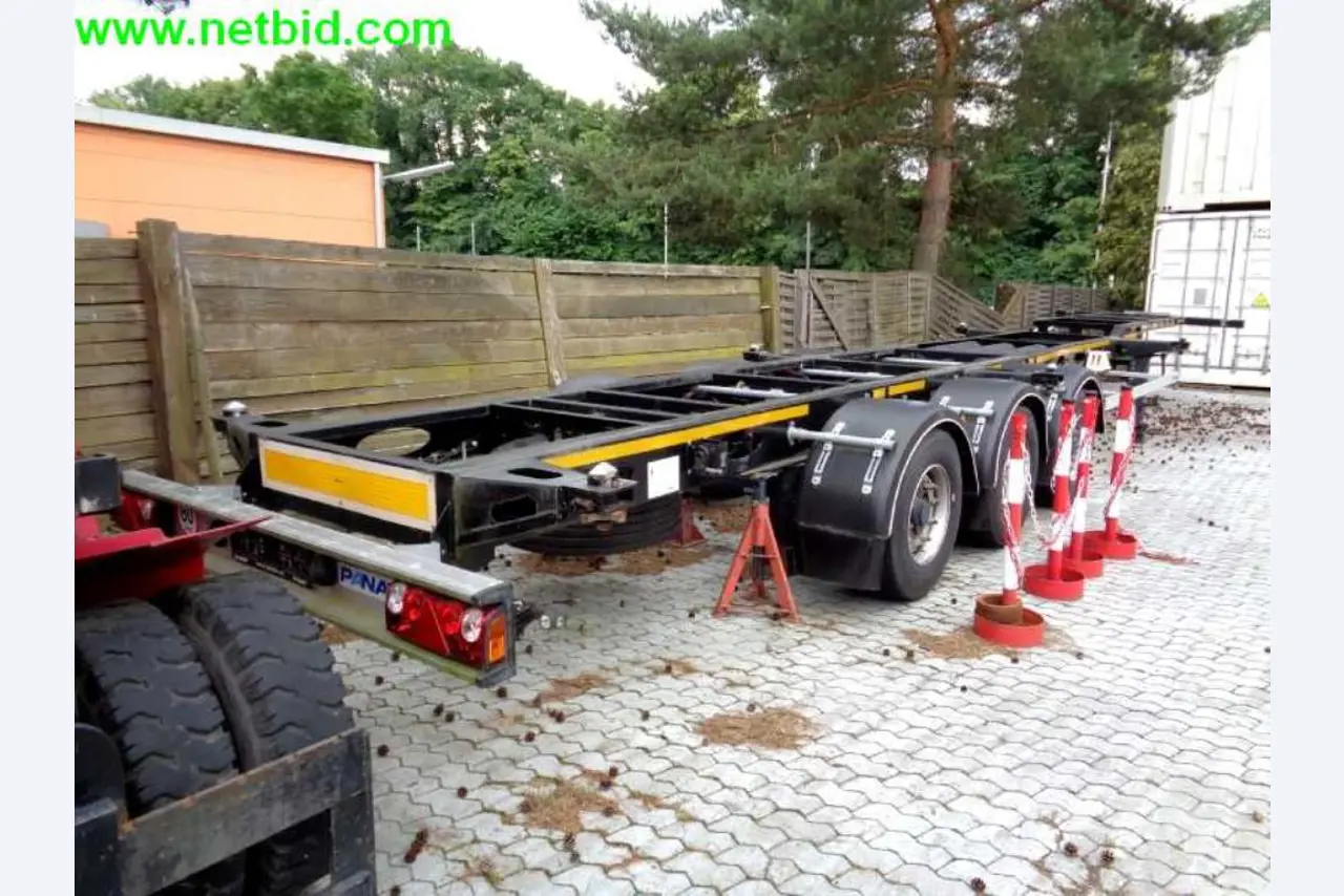 operating and office equipment from a service and repair company for industrial trucks and container handling<br>-6