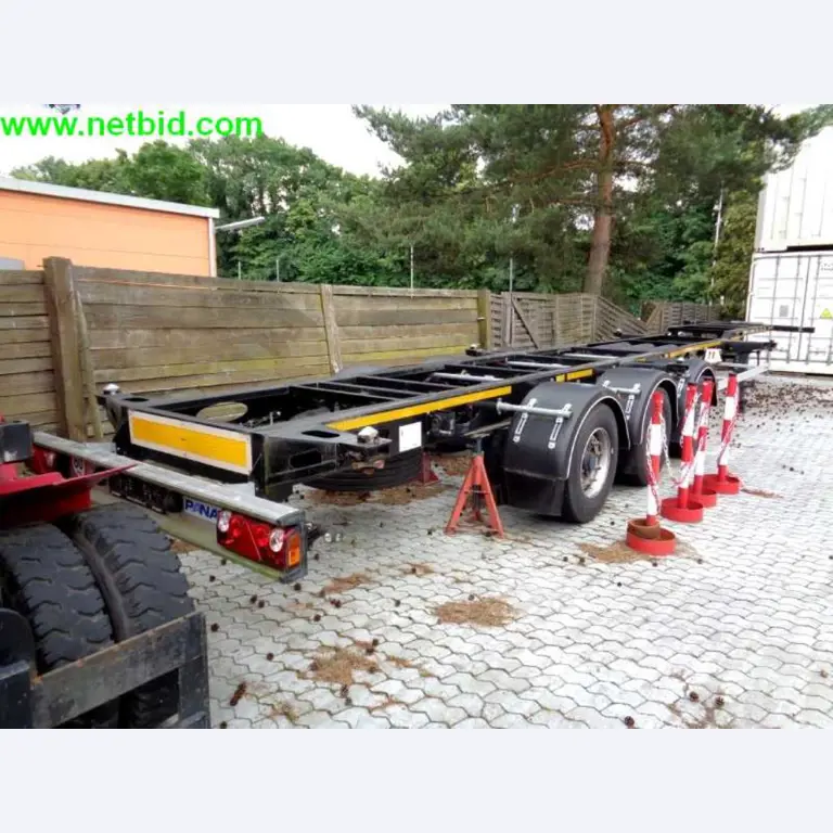 operating and office equipment from a service and repair company for industrial trucks and container handling<br>-6