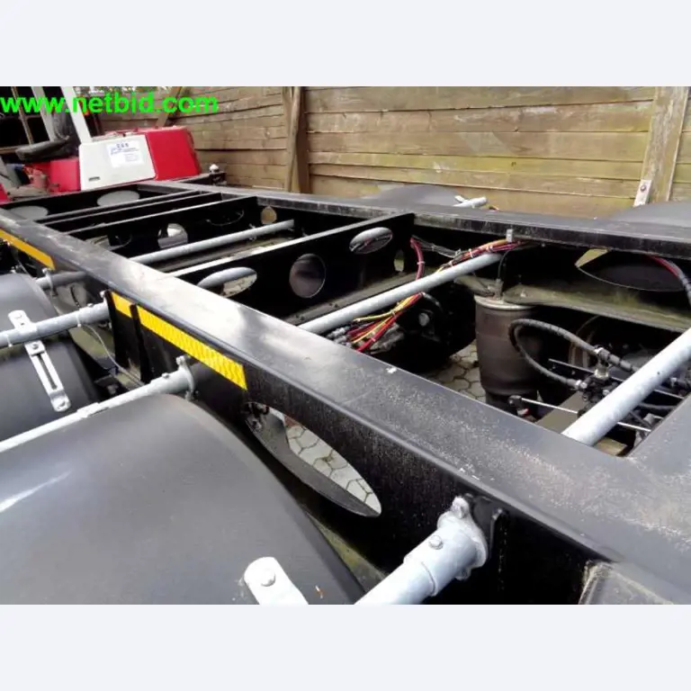 operating and office equipment from a service and repair company for industrial trucks and container handling<br>-7