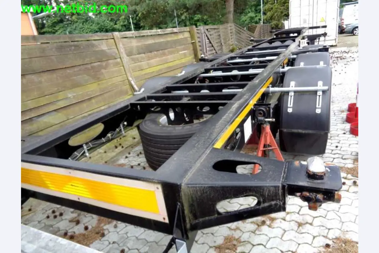 operating and office equipment from a service and repair company for industrial trucks and container handling<br>-8