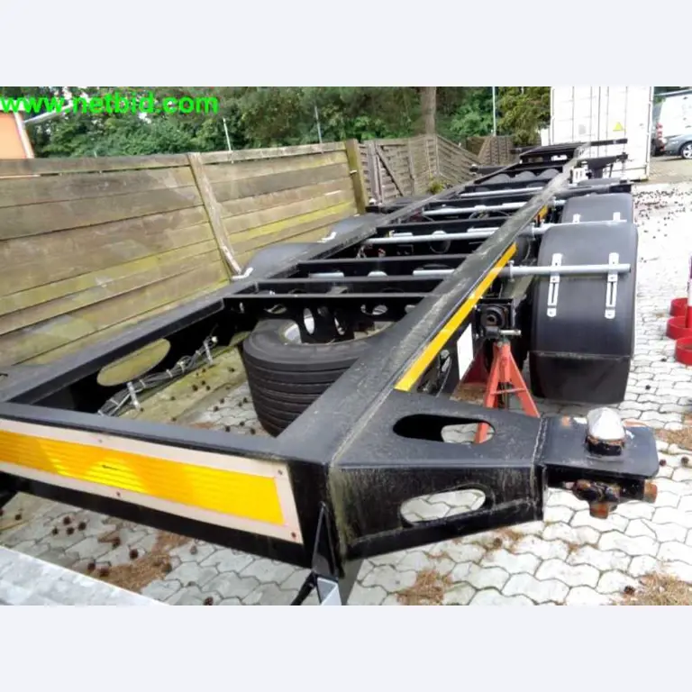 operating and office equipment from a service and repair company for industrial trucks and container handling<br>-8