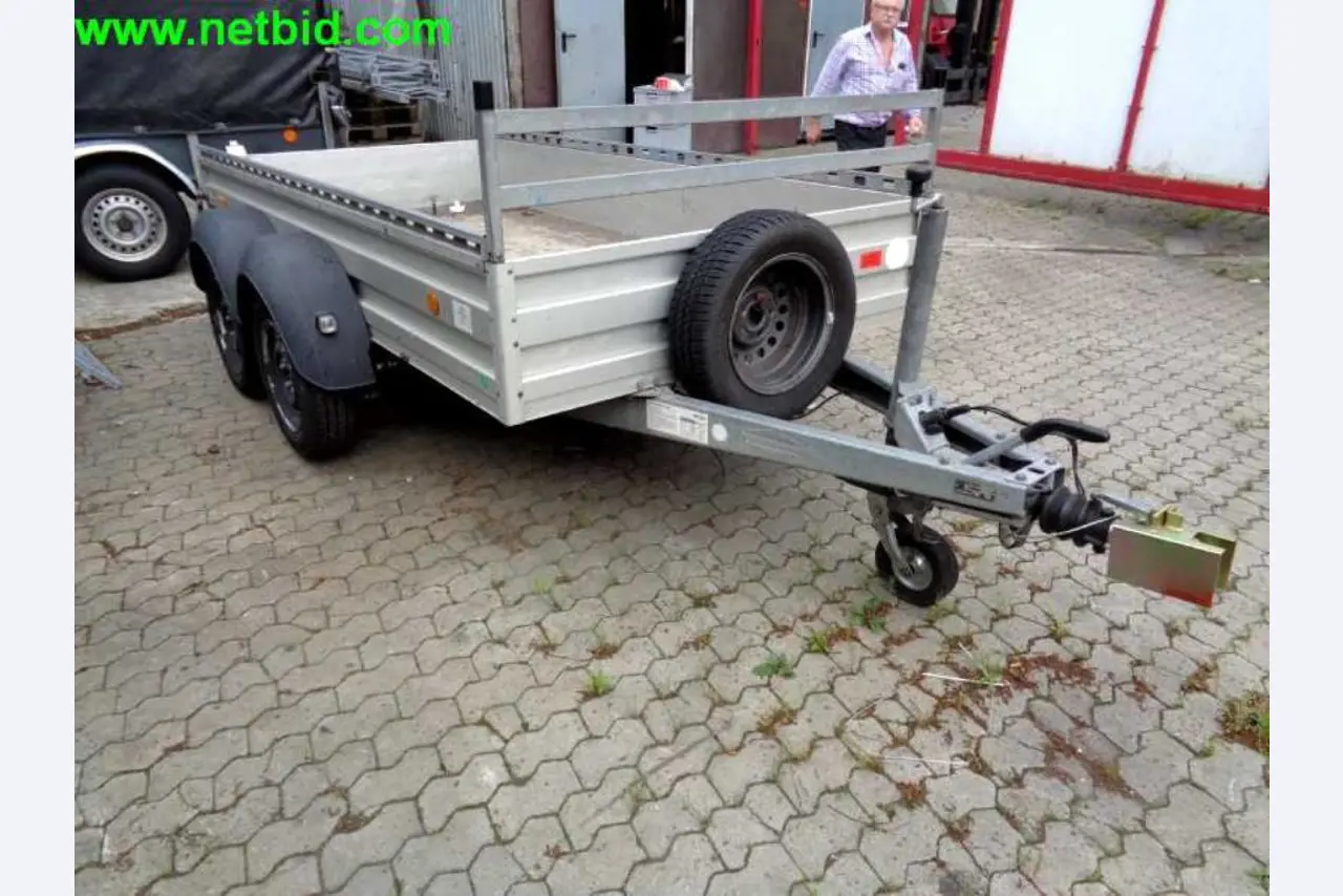 Equipamento operacional e comercial bem conservado da empresa de serviços e reparação de camiões industriais e de movimentação de contentores<br>-4