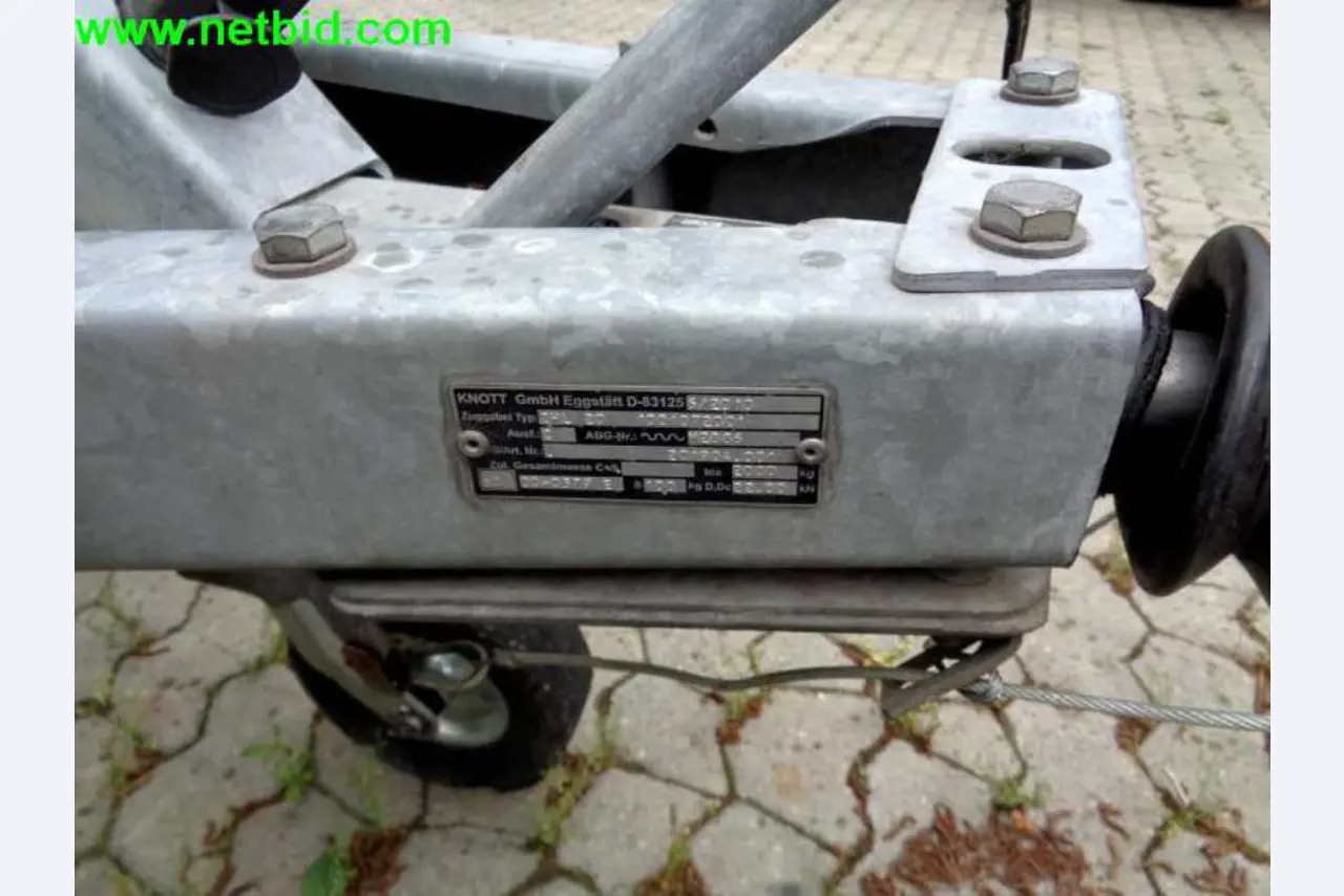 Equipamento operacional e comercial bem conservado da empresa de serviços e reparação de camiões industriais e de movimentação de contentores<br>-5