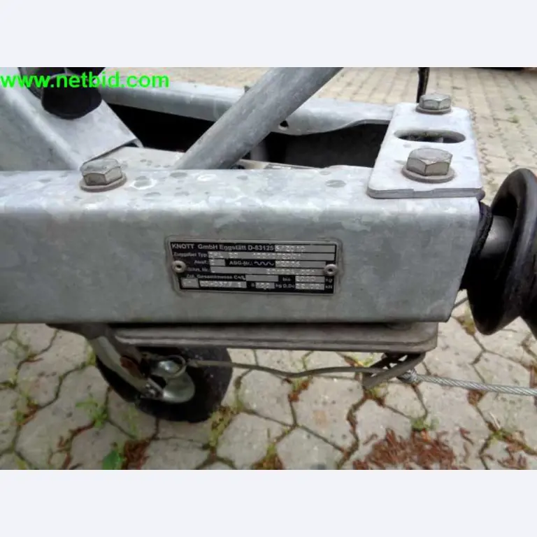 Equipamento operacional e comercial bem conservado da empresa de serviços e reparação de camiões industriais e de movimentação de contentores<br>-5