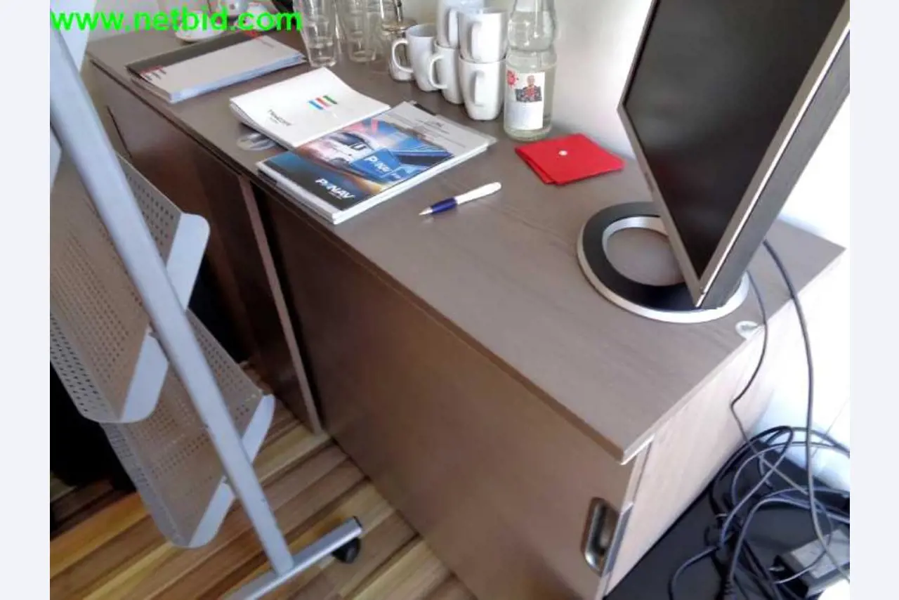 operating and office equipment from a service and repair company for industrial trucks and container handling<br>-2