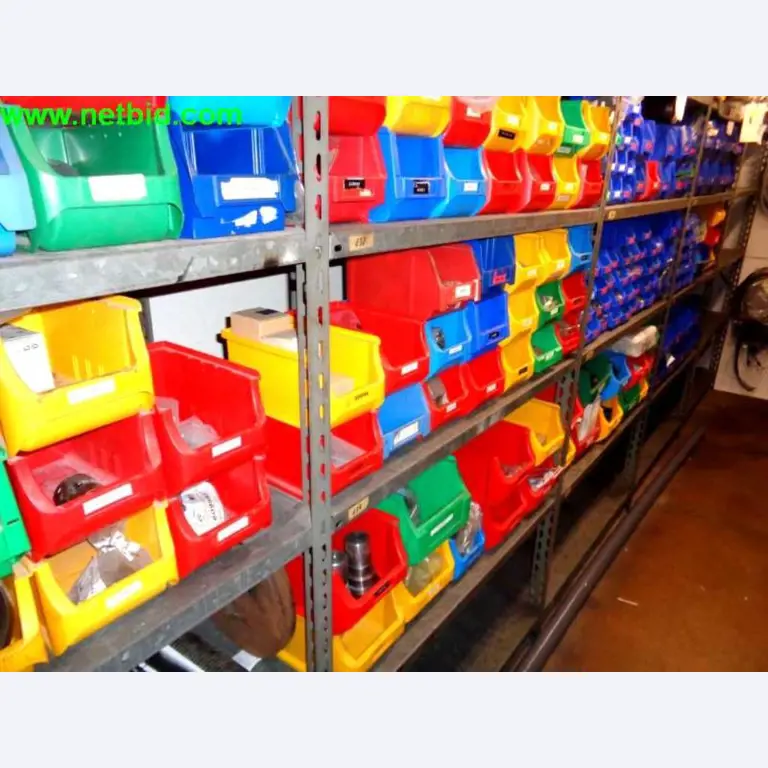 Equipamento operacional e comercial bem conservado da empresa de serviços e reparação de camiões industriais e de movimentação de contentores<br>-1