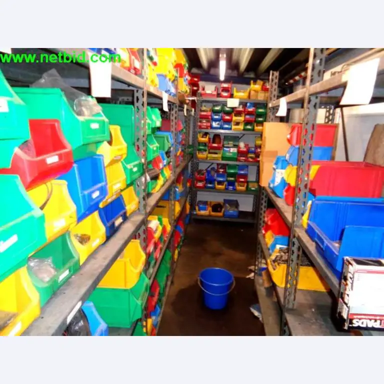 Equipamento operacional e comercial bem conservado da empresa de serviços e reparação de camiões industriais e de movimentação de contentores<br>-3