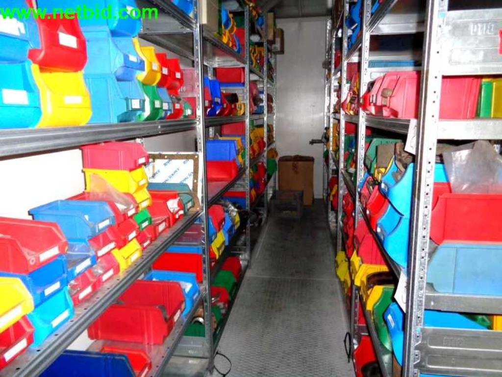 Equipamento operacional e comercial bem conservado da empresa de serviços e reparação de camiões industriais e de movimentação de contentores<br>-4