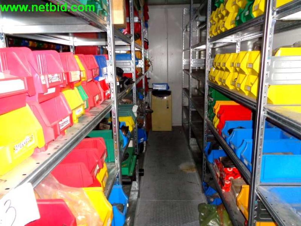 Equipamento operacional e comercial bem conservado da empresa de serviços e reparação de camiões industriais e de movimentação de contentores<br>-5