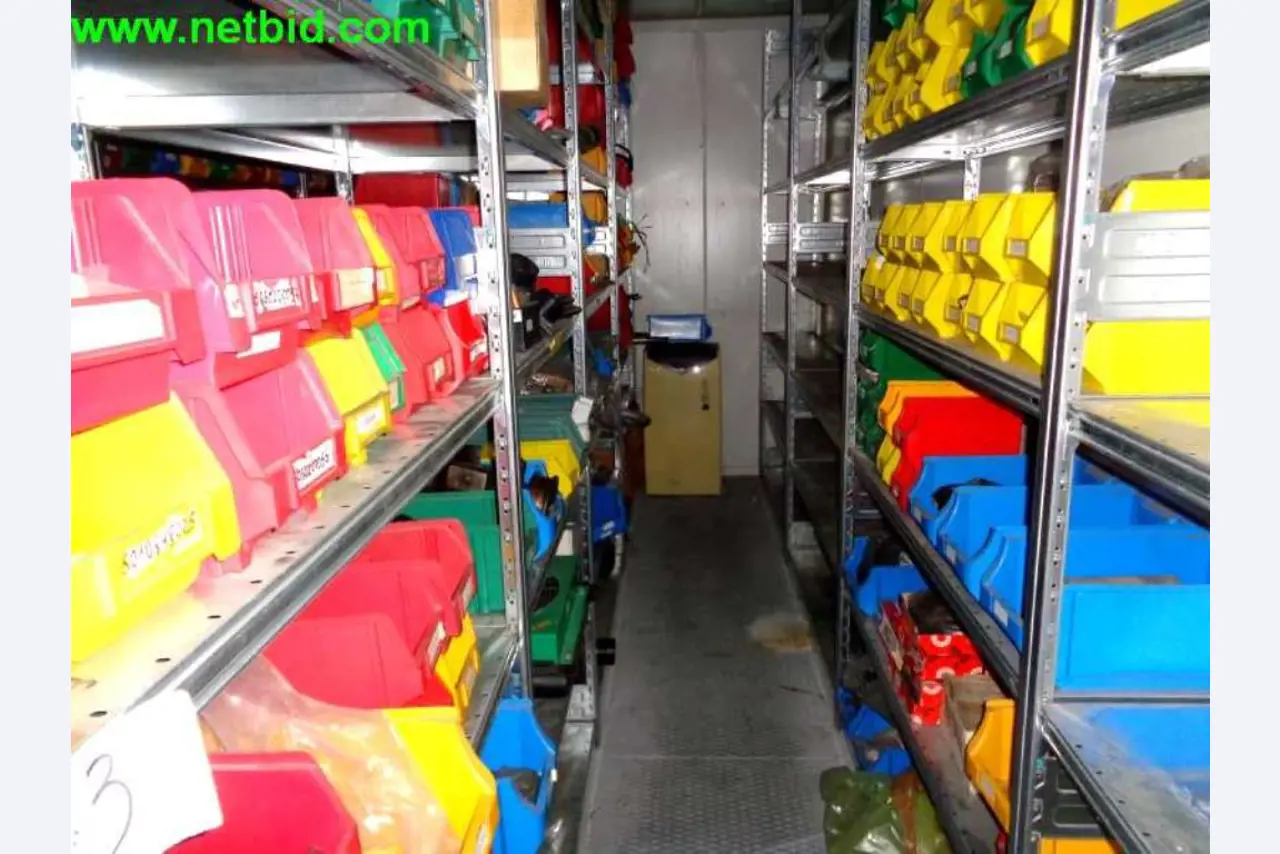 Equipamento operacional e comercial bem conservado da empresa de serviços e reparação de camiões industriais e de movimentação de contentores<br>-5