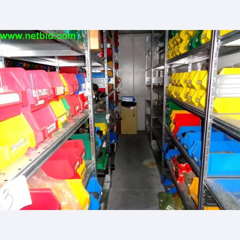 Equipamento operacional e comercial bem conservado da empresa de serviços e reparação de camiões industriais e de movimentação de contentores<br>-5