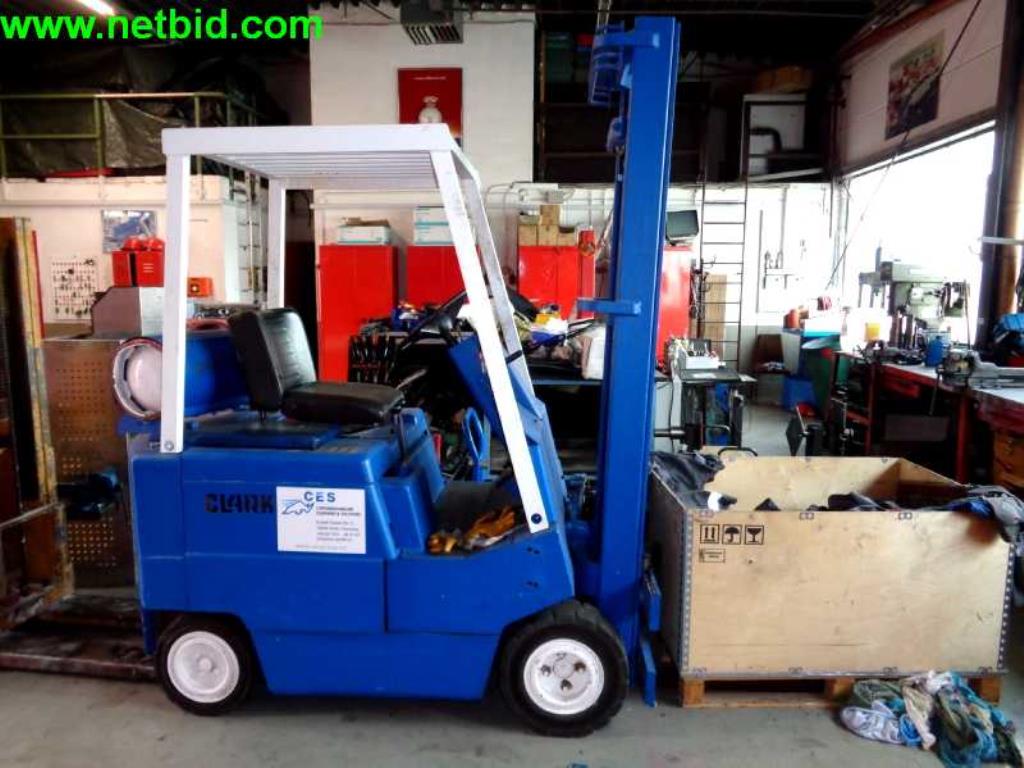 operating and office equipment from a service and repair company for industrial trucks and container handling<br>-1