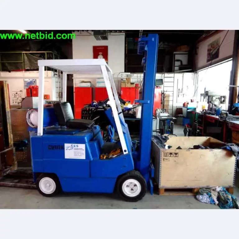 operating and office equipment from a service and repair company for industrial trucks and container handling<br>-1