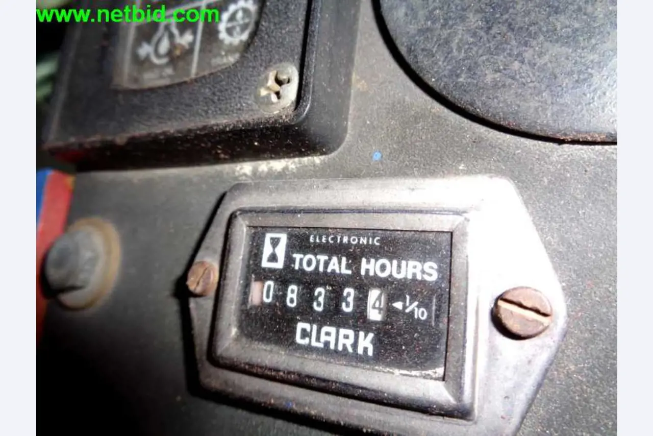 operating and office equipment from a service and repair company for industrial trucks and container handling<br>-3