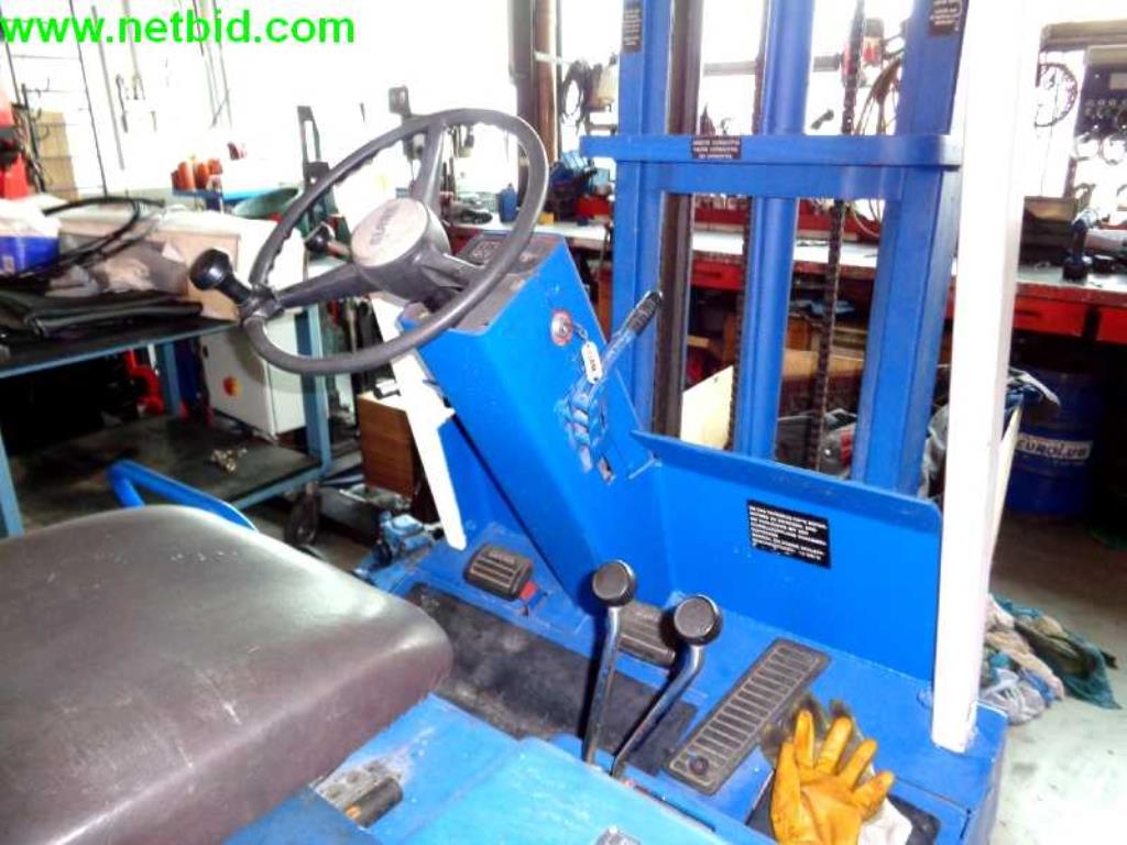 operating and office equipment from a service and repair company for industrial trucks and container handling<br>-4