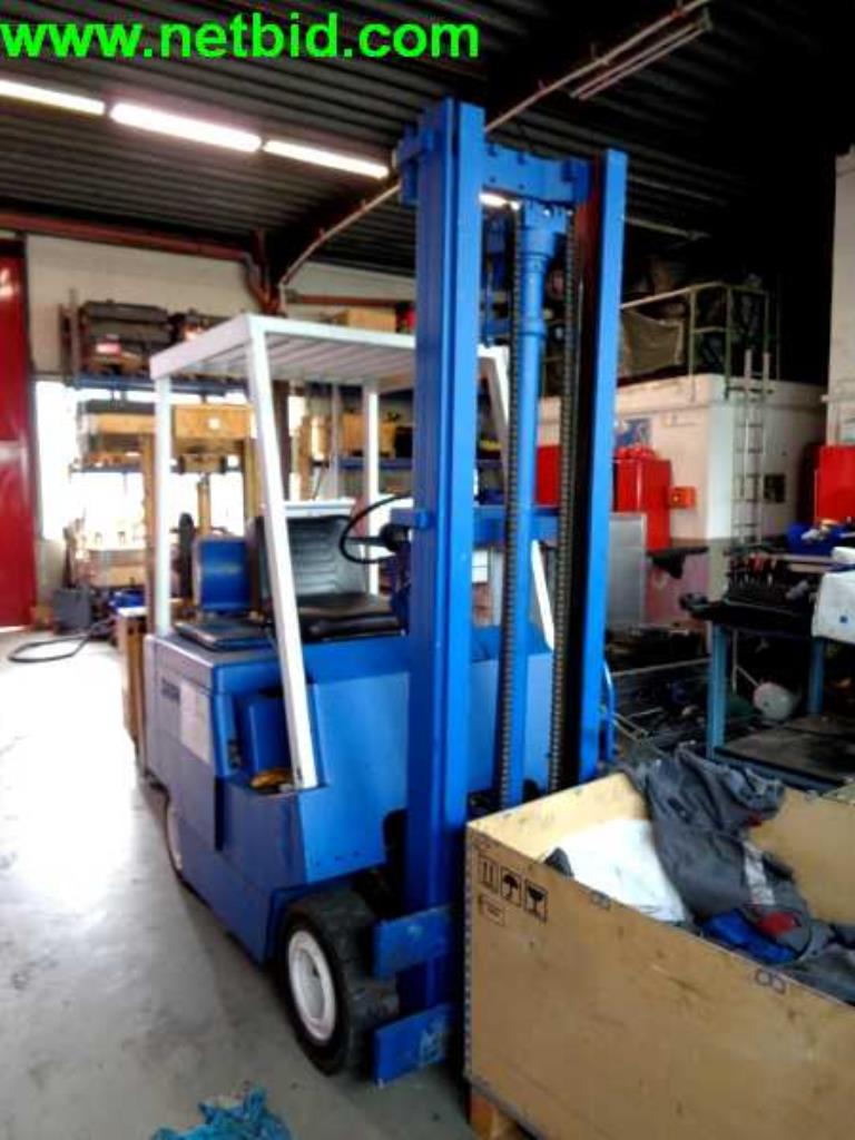 operating and office equipment from a service and repair company for industrial trucks and container handling<br>-5