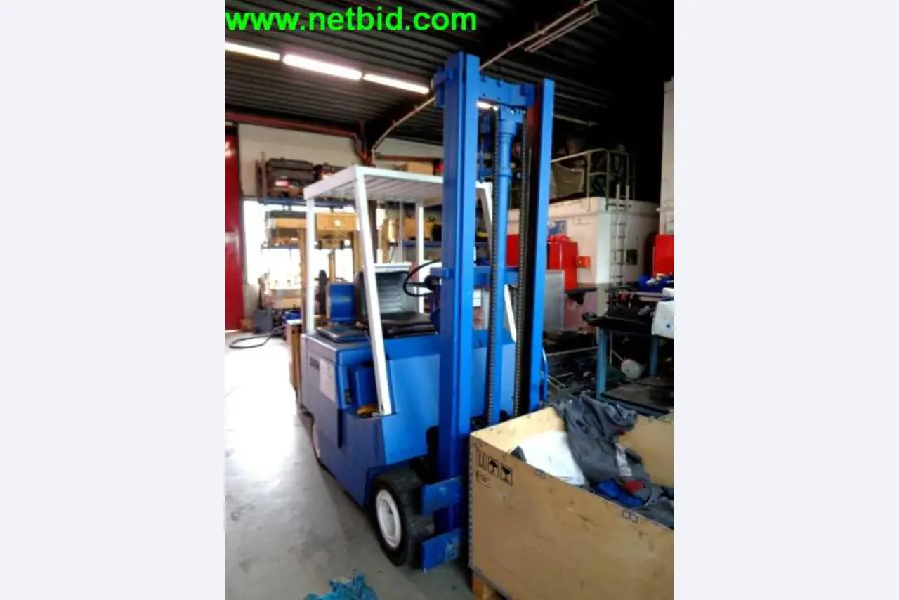 operating and office equipment from a service and repair company for industrial trucks and container handling<br>-5