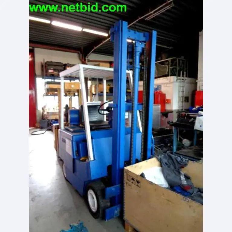 operating and office equipment from a service and repair company for industrial trucks and container handling<br>-5