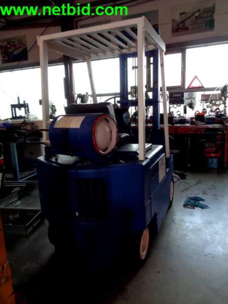 operating and office equipment from a service and repair company for industrial trucks and container handling<br>-6