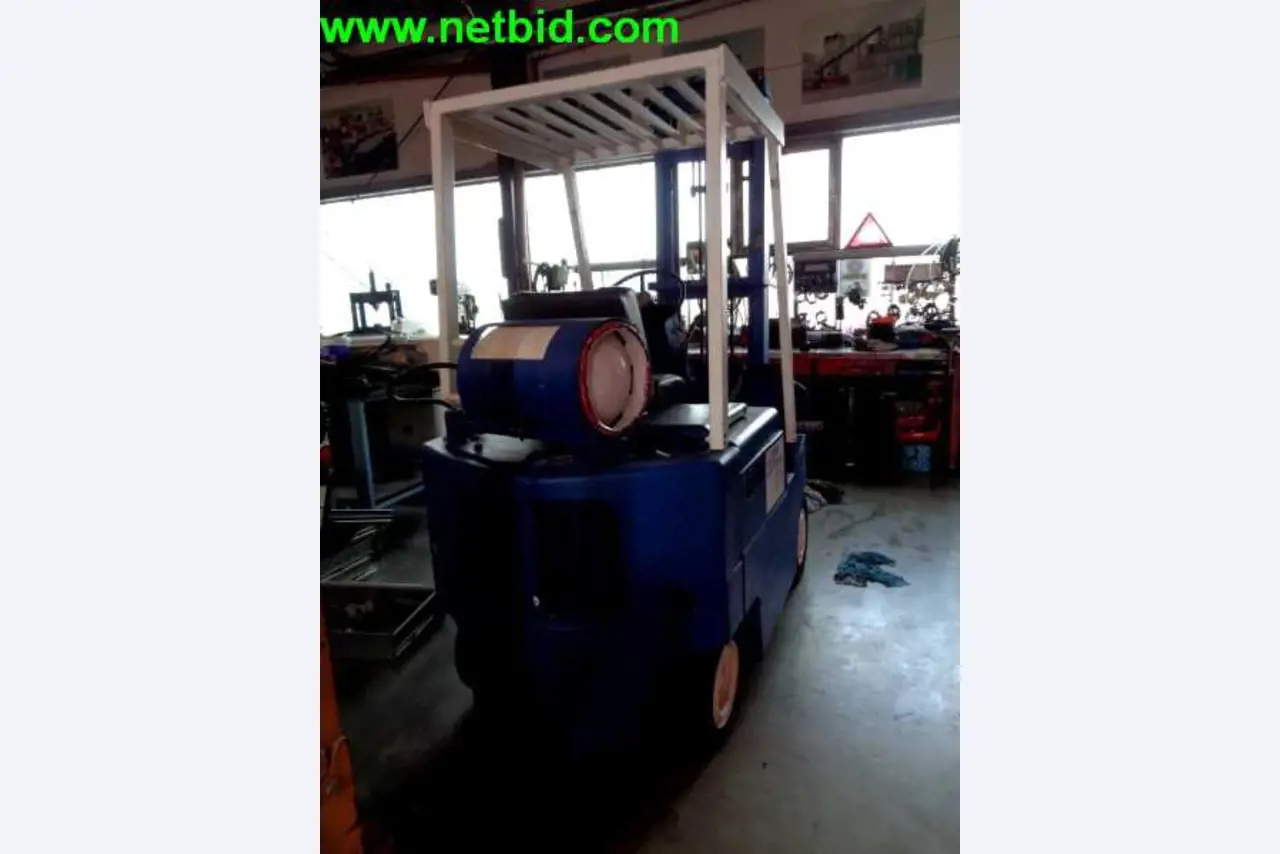 operating and office equipment from a service and repair company for industrial trucks and container handling<br>-6