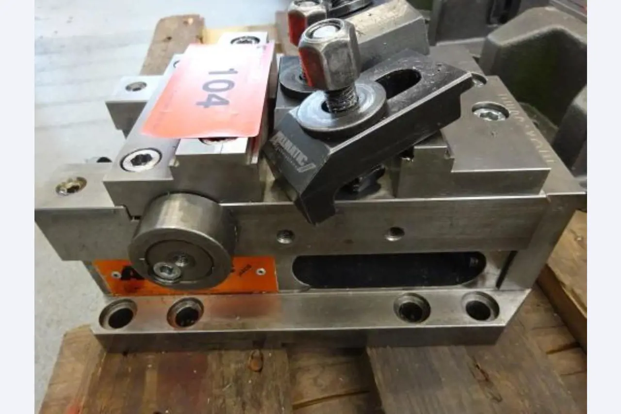 Metallbearbeitungsmaschinen und<br>Werkstattausstattung -1