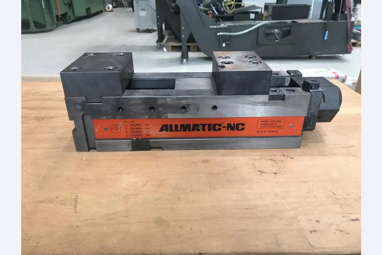 Metallbearbeitungsmaschinen und<br>Werkstattausstattung -1