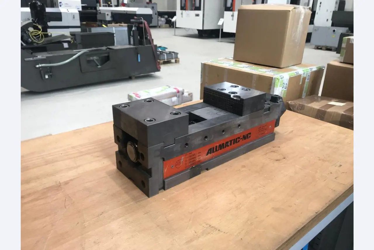 Metallbearbeitungsmaschinen und<br>Werkstattausstattung -2