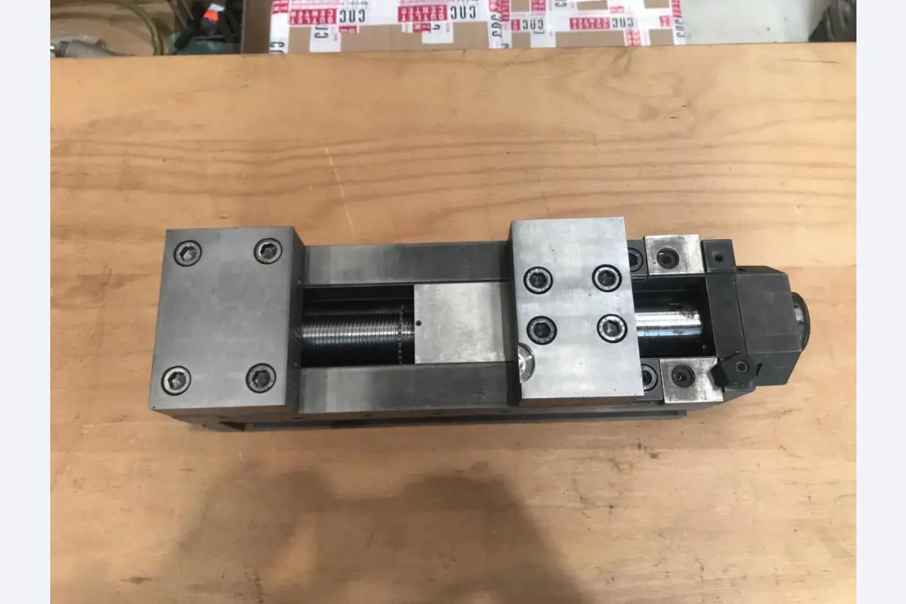 Metallbearbeitungsmaschinen und<br>Werkstattausstattung -3
