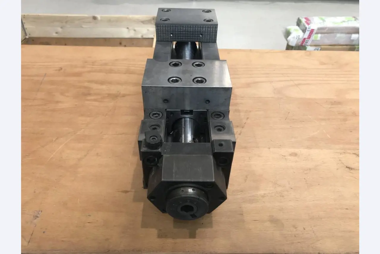Metallbearbeitungsmaschinen und<br>Werkstattausstattung -4