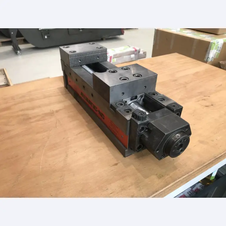 Metallbearbeitungsmaschinen und<br>Werkstattausstattung -5