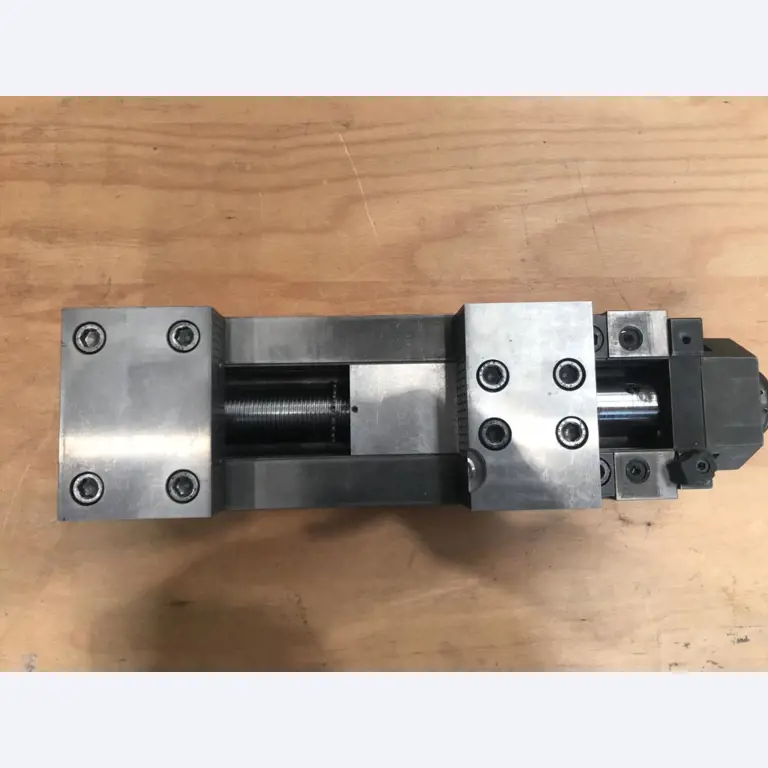 Metallbearbeitungsmaschinen und<br>Werkstattausstattung -7