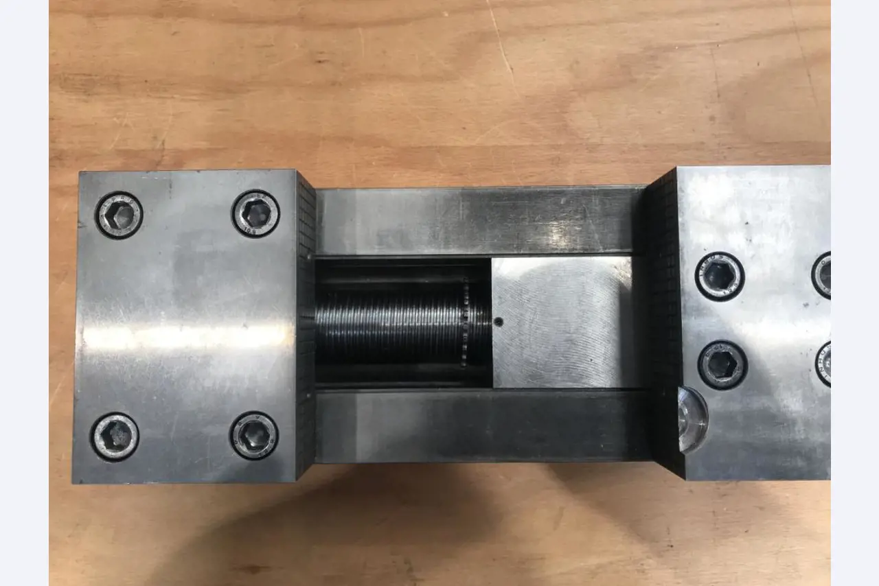 Metallbearbeitungsmaschinen und<br>Werkstattausstattung -8