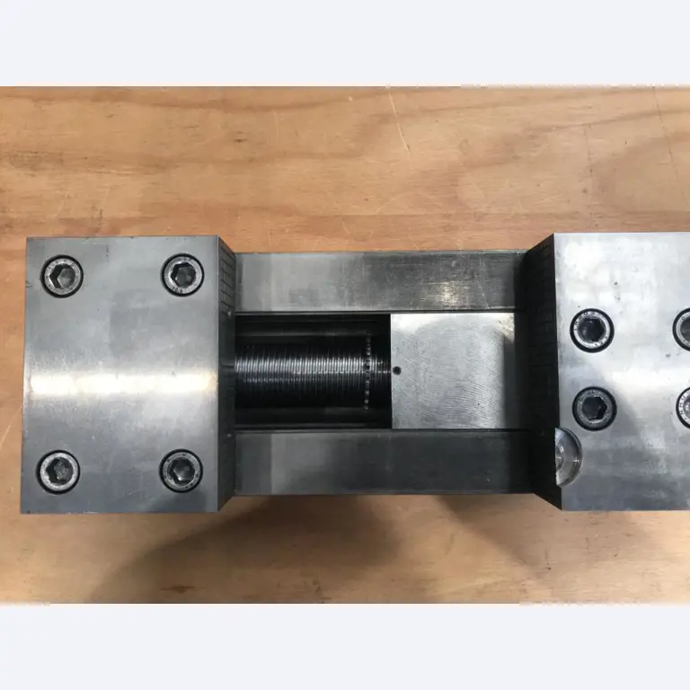 Metallbearbeitungsmaschinen und<br>Werkstattausstattung -8