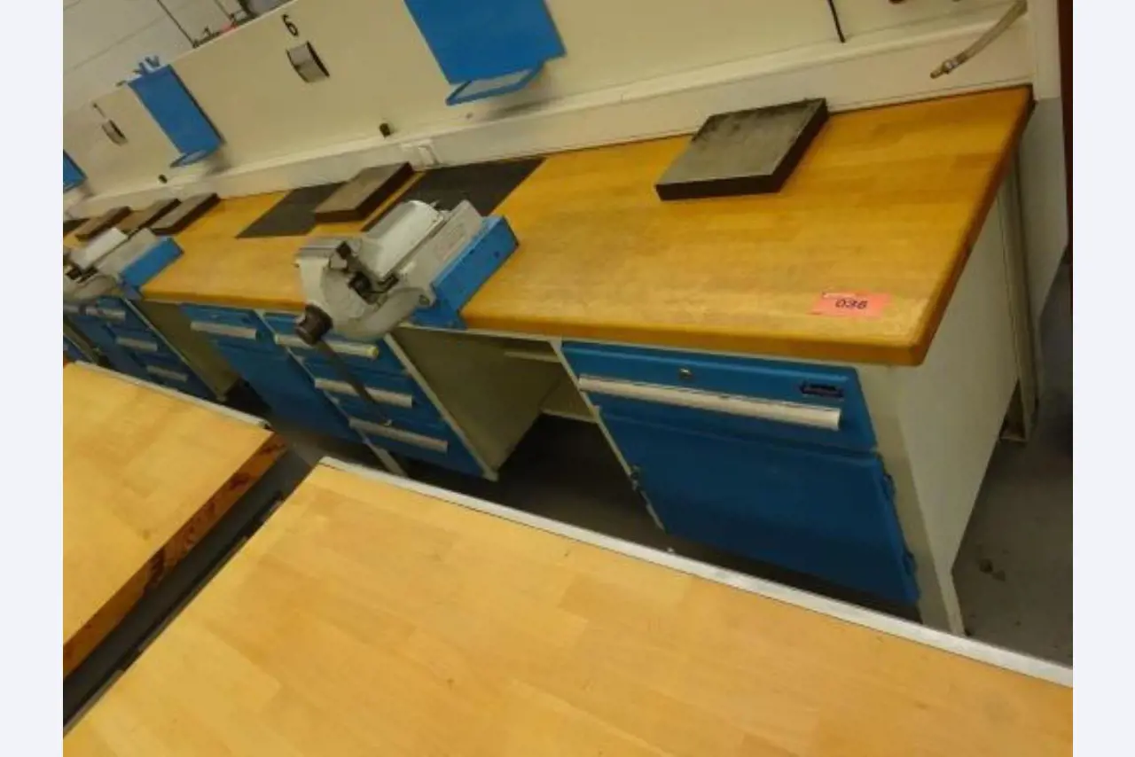 Metallbearbeitungsmaschinen und<br>Werkstattausstattung -1