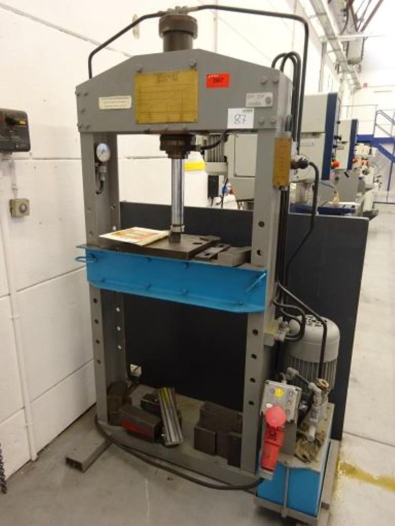 Máquinas para trabalhar metais e equipamento para oficinas-1