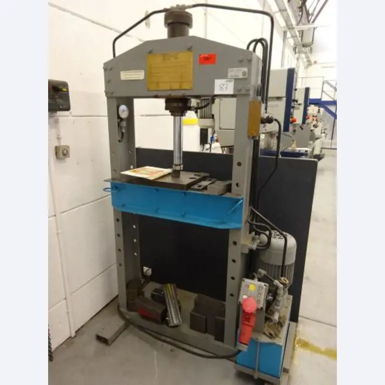 Metallbearbeitungsmaschinen und<br>Werkstattausstattung -1