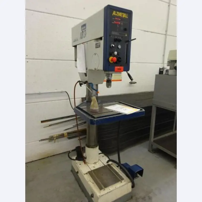 Machines pour le travail du métal et<br>équipement d'atelier-1