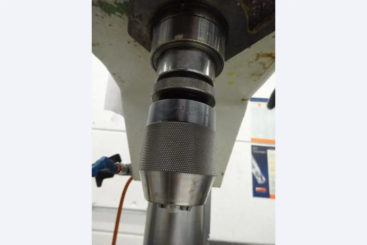 Machines pour le travail du métal et<br>équipement d'atelier-2
