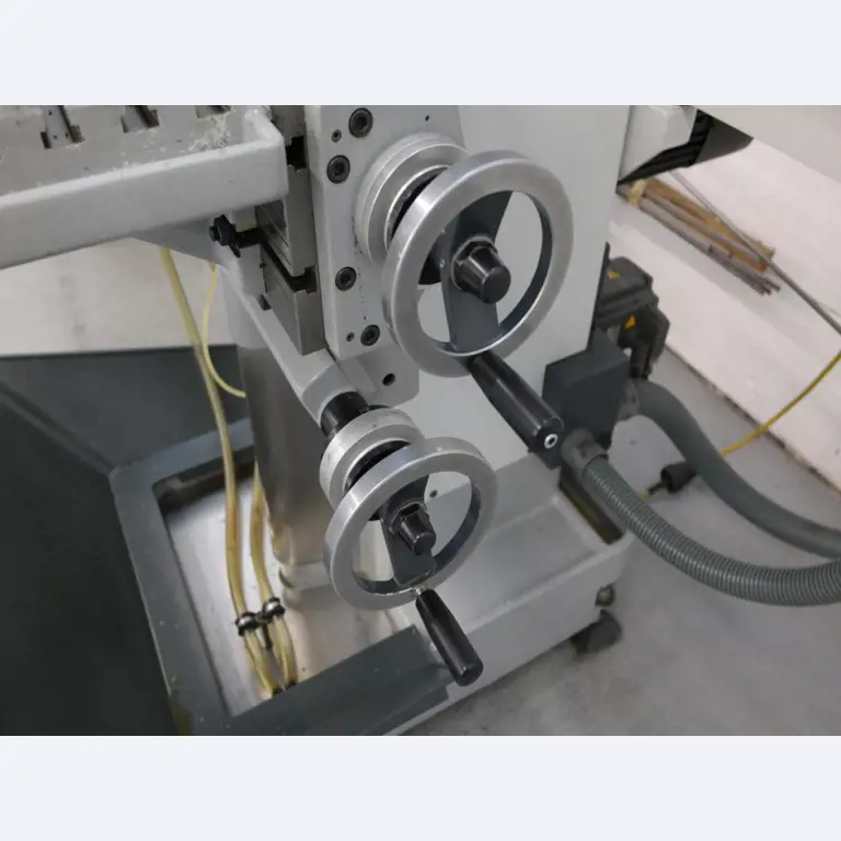 Metallbearbeitungsmaschinen und<br>Werkstattausstattung -10