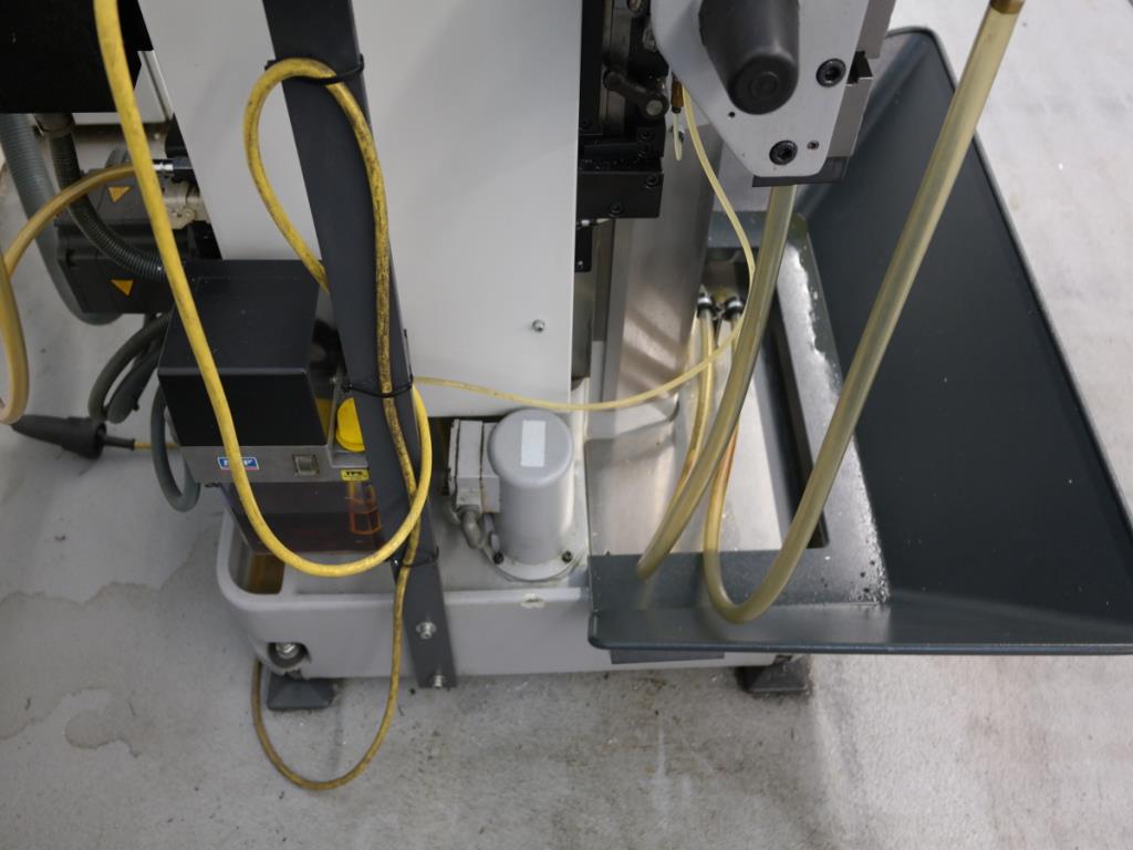 Metallbearbeitungsmaschinen und<br>Werkstattausstattung -12